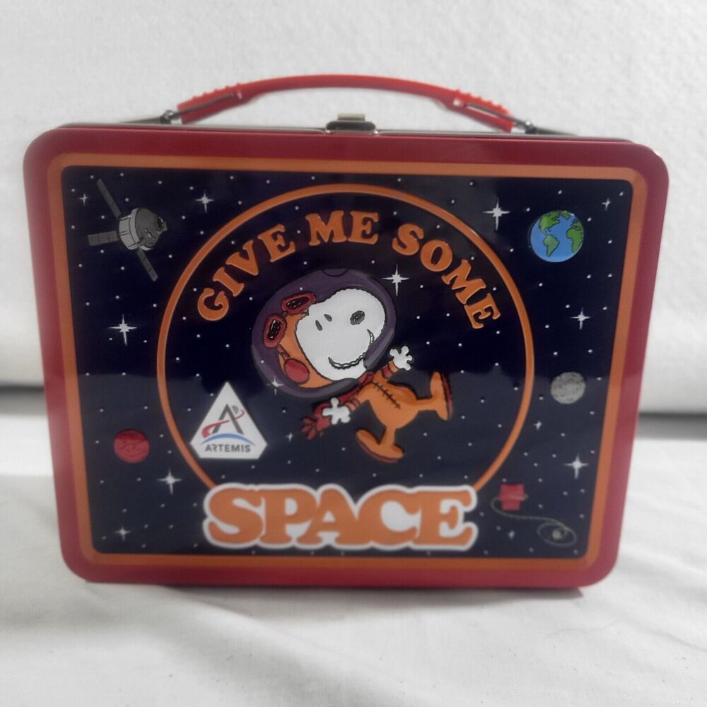 Aquarius Peanuts Artemis Tin Carry All Luchbox Snoopy Charlie Brown